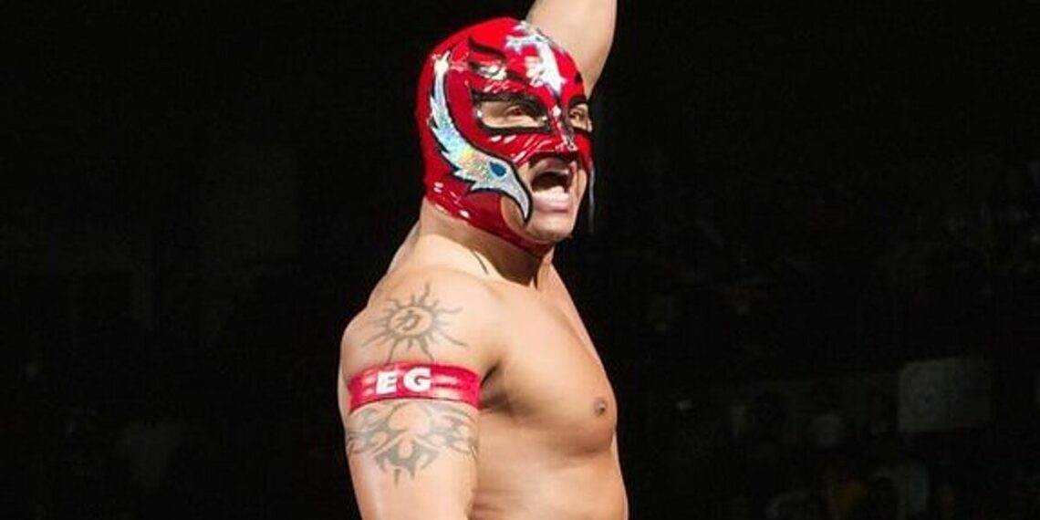 Rey Mysterio net worth: la fortuna del luchador de la WWE de origen mexicano
