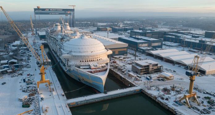 Royal Caribbean International celebra la ceremonia de flotación de su crucero Icon of the Seas