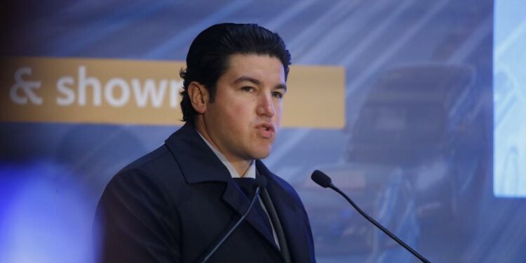 Samuel García dice que seguirá viajando pese a críticas