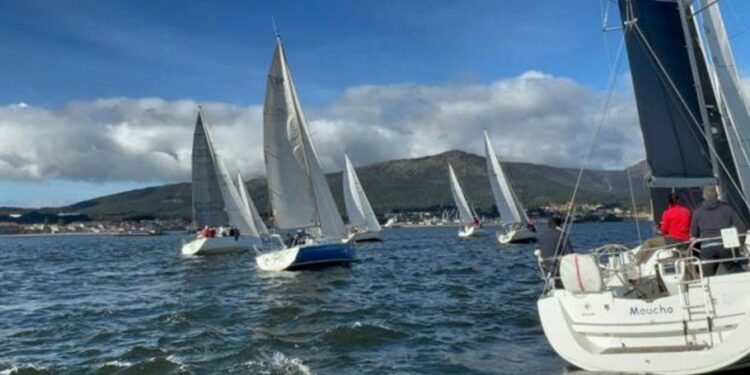 «Santanas», «Fixius» y «Orlando» dominan la primera etapa de la Liga de Cruceros Arousa 2023
