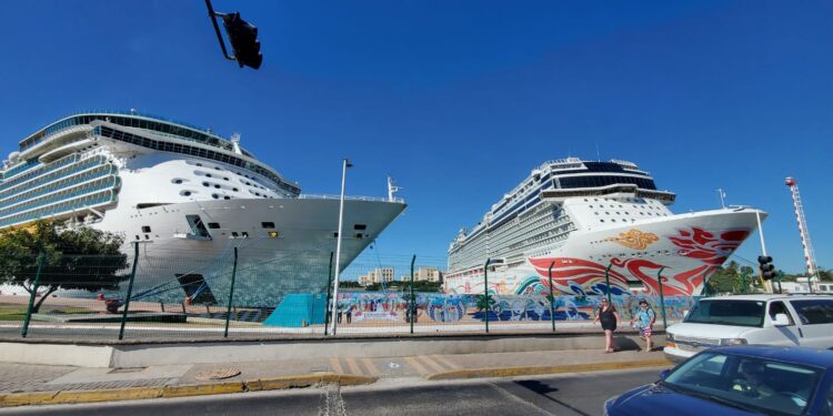 Se registra el primer triple arribo de cruceros a Puerto Vallarta