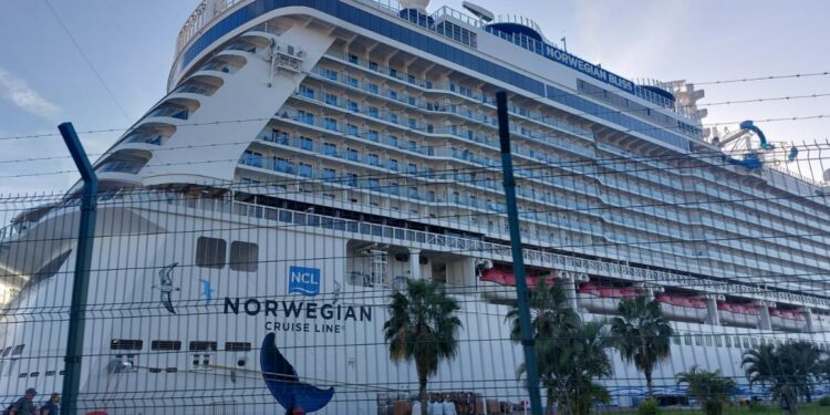 Se registra segundo triple arribo de cruceros en Puerto Vallarta