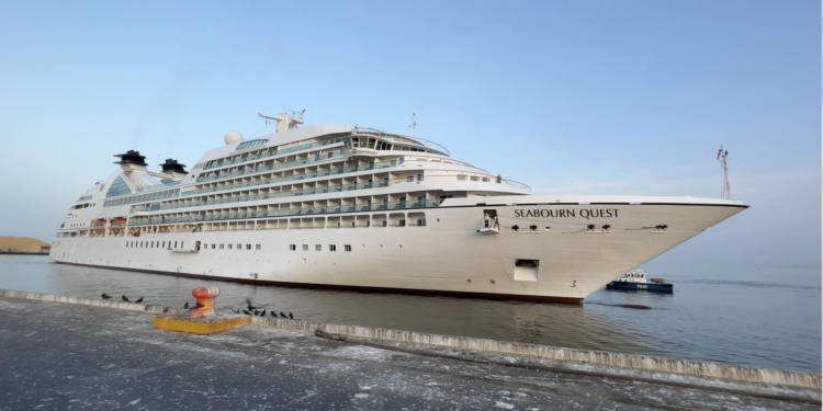 Seabourn Quest arriba al Puerto de Arica luego de cancelar recalada en Perú