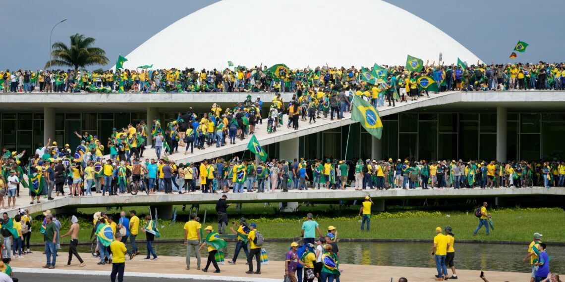Seguidores de Bolsonaro invaden el Congreso