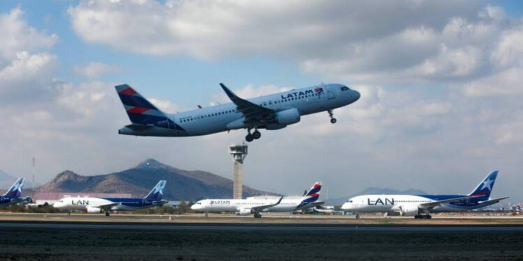 Sernac llama a pedir devolución de tasas de embarque de viajes que no se realizaron entre 2015 y 2021: ¿Cómo hacerlo?