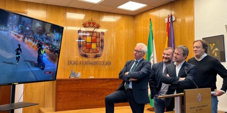 Un total de 30 lumbres iluminarán este sábado la ciudad de Jaén tras la carrera de San Antón, con casi 10.000 corredores