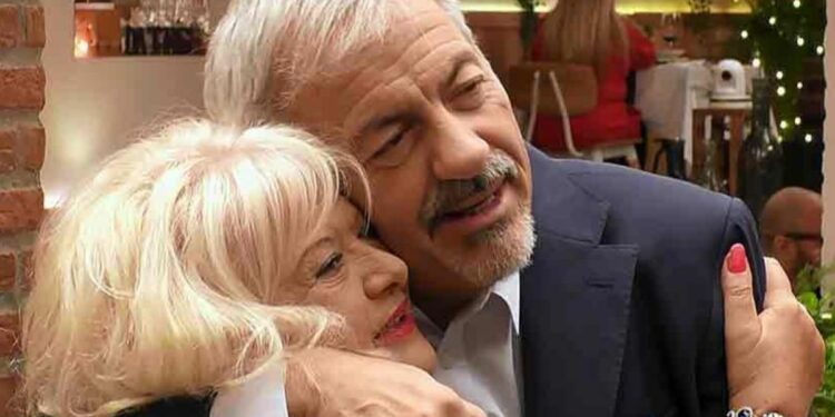 Una soltera de First Dates se declara a Carlos Sobera: "Estoy enamorada de este hombre"