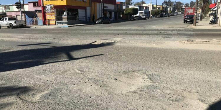 Urge gran reparación de  vialidades en el crucero la Cementera 