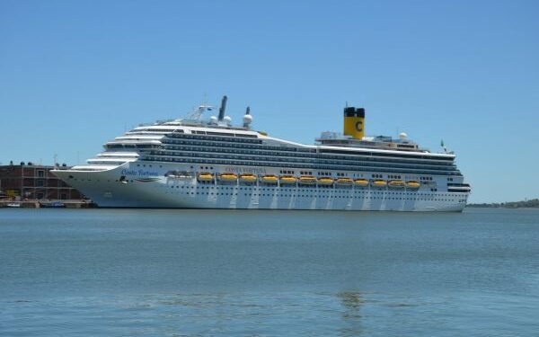 Uruguay: Crucero Costa Fortuna recala al Puerto de Montevideo