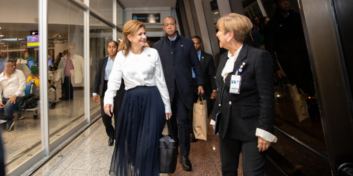 Vicepresidenta Raquel Peña retorna al país tras agotar agenda en Foro Económico Mundial y FITUR 2023
