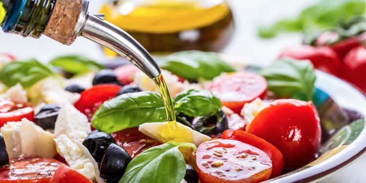 ¿Cómo reducir la cintura? Este tipo de aceite de oliva te puede ayudar – El Financiero
