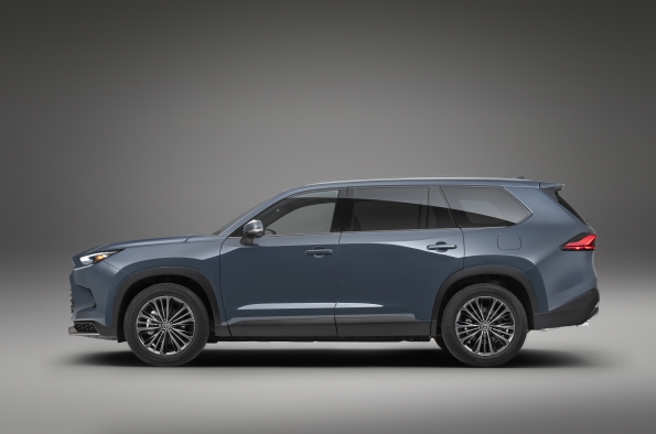 Toyota Grand Highlander-lateral