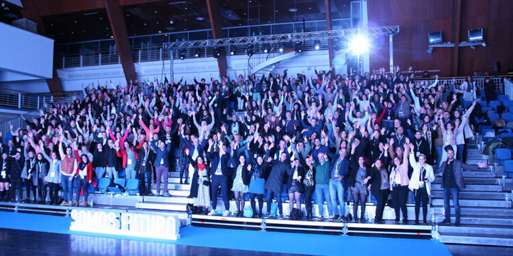 Los asistentes tuvieron la oportunidad de charlar con cada uno de los proveedores y conocer de primera mano todas las novedades de los mismos de cara al año 2023.