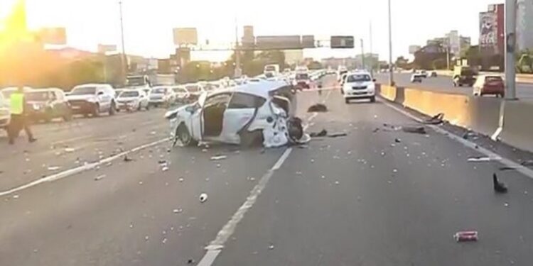 Así quedó el auto en el que viajaba la víctima