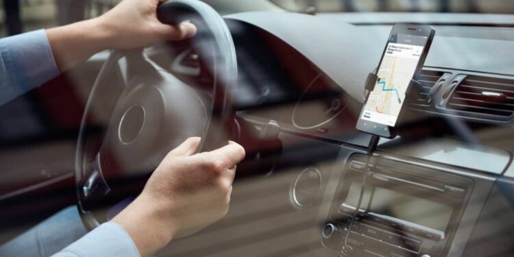 La compañía de tecnología suma taxistas a la app en todo el país (Uber Argentina)