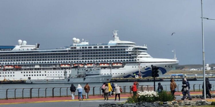 420 vuelos y 121 cruceros arribaron a la ciudad durante enero