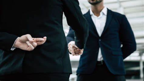 ?Al Buen Entendedor… Reflexión sobre la ilegalidad en los aeropuertos.