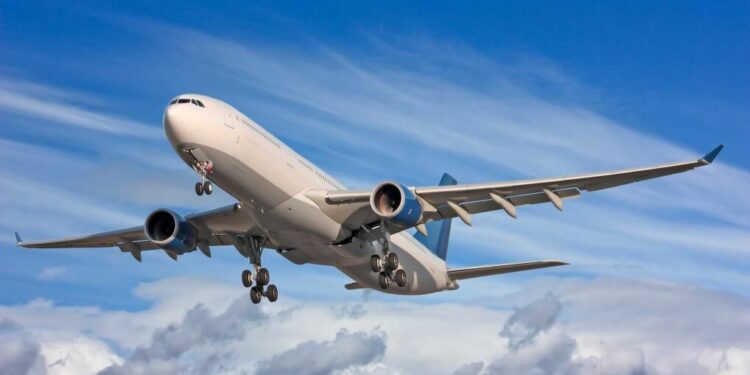 Acciona, Grifols, KPMG, FCC, EY y Fidelity reducen sus viajes en avión