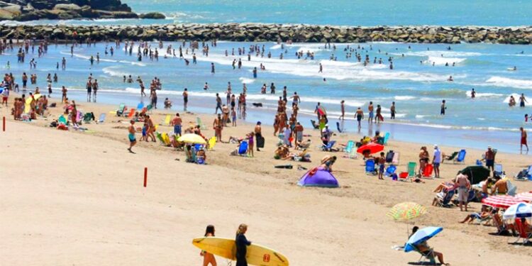Afirman que "febrero tiene menor afluencia turística, pero parece que el clima será mejor" en Mar del Plata