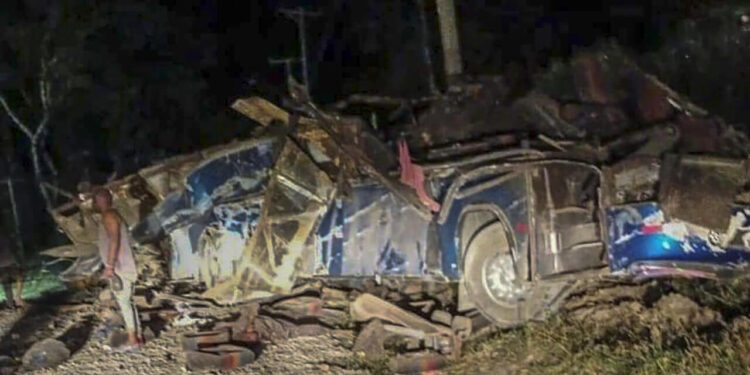 Al menos 33 muertos al chocar autobús con migrantes en ruta de Panamá