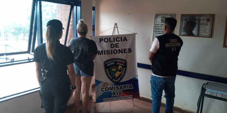 Allanaron la casa de una mujer que estafó a personas con supuestos viajes a Brasil y fue detenida imagen-4