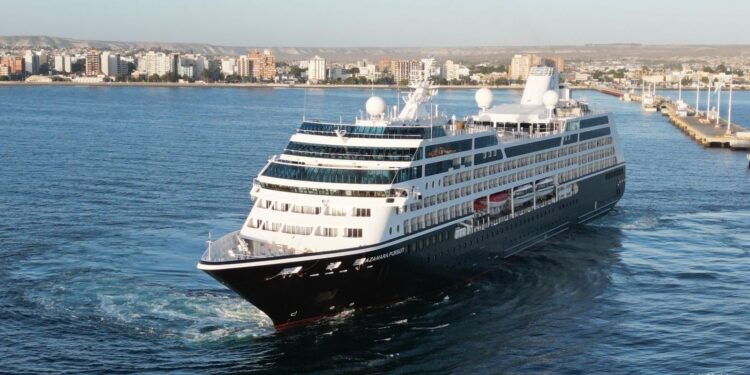 Argentina: Crucero Azamara Pursuit arriba a Puerto Madryn