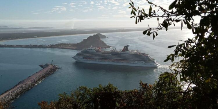 Arriba a Mazatlán el crucero Carnival Panorama