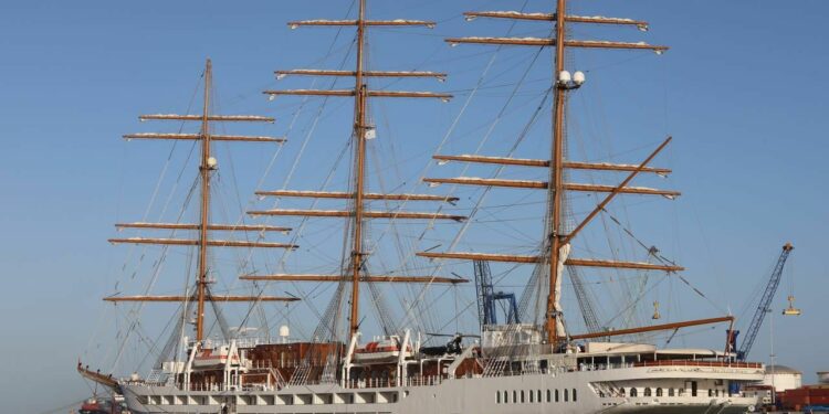 Arriba a Progreso el Sea Cloud Spirit, uno de los cruceros más grandes del mundo
