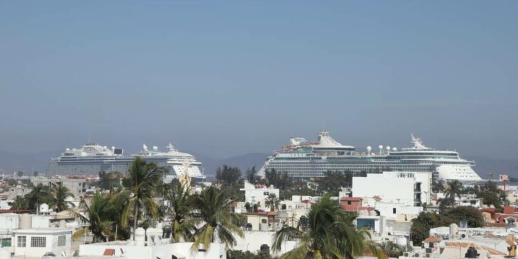 Arriban a Mazatlán dos cruceros con 8 mil 626 personas