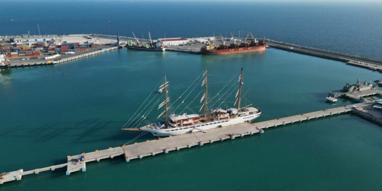 Atracó en Progreso, por primera vez el Sea Cloud Spirit, uno de los cruceros de vela más grandes del mundo / Arribó este viernes cerca de las 7:00 horas a la Terminal Internacional de Cruceros, en el Puerto de Altura