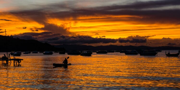 Atardecer en el río.