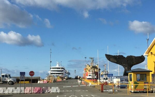 Buque de Regent Seven Seas Cruises arriba a Punta Arenas