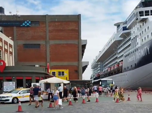 Buques arriban con más de 5.500 pasajeros al Puerto de Montevideo