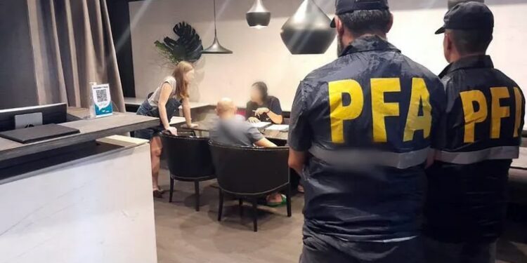 Buscan a funcionarios y a más gestores detrás de las maniobras para que embarazadas rusas obtengan documentos