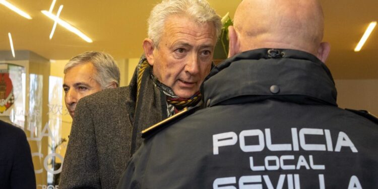 CS defiende la "utilidad" del "refuerzo" de la Policía Turística de Sevilla para atajar el "intrusismo"