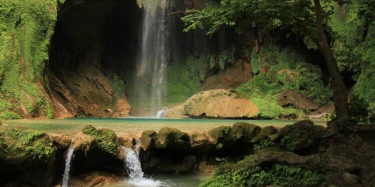 Cascada del Chipitín, el tesoro oculto de aguas turquesa en Nuevo León