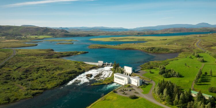 Centrales eléctricas: la inesperada sensación turística de Islandia