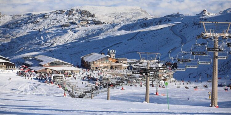 Cinco destinos para ir a esquiar en tren en España y los Alpes Franceses
