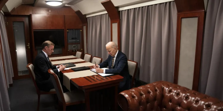 Cómo colar a un presidente a Kiev sin que nadie se entere