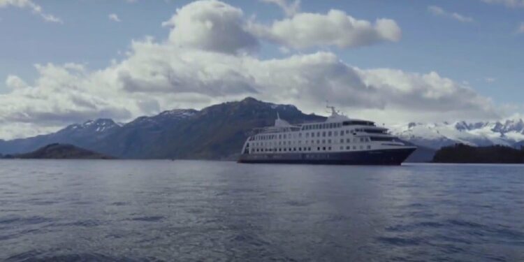 Cómo son los cruceros de “desconexión” por la Patagonia para llegar al “fin del mundo”