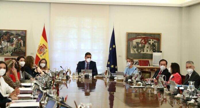 Consejo de Ministros autoriza ampliar a cuatro viajes diarios la conexión por autobús entre Cañete, Mira y Utiel