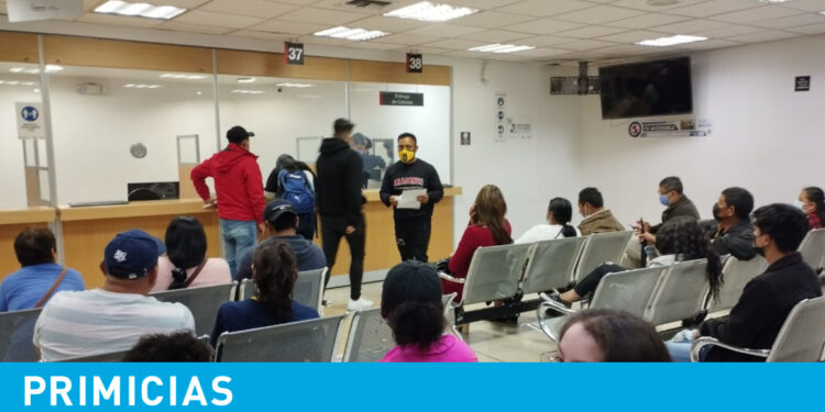 Continúan los problemas para obtener el pasaporte en el Registro Civil