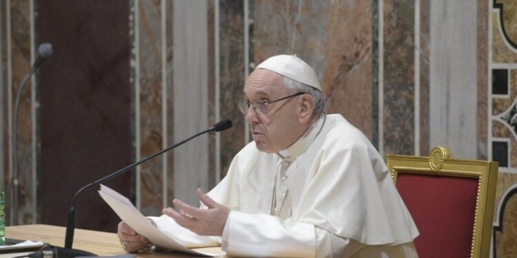 El Papa Francisco escribe una carta a los obispos de Chile © Vatican Media