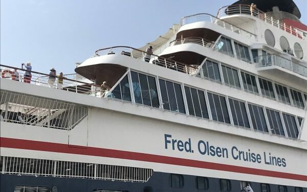 Crucero Balmoral atraca al Muelle Prat de Punta Arenas