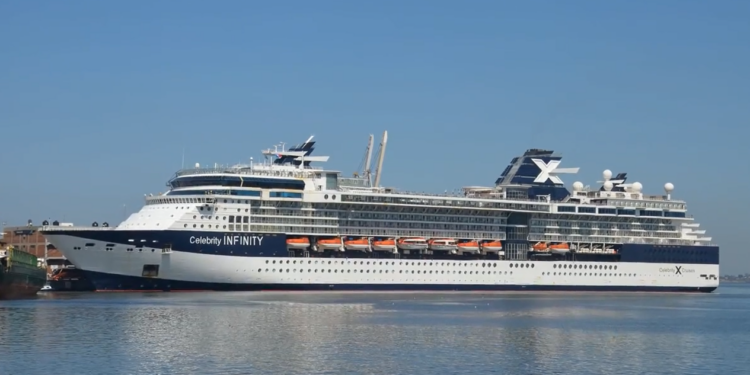 Crucero Celebrity Infinity recala al Puerto de Montevideo
