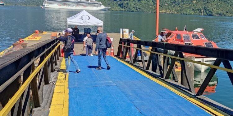 Crucero Oceania Marina concreta la primera de 3 escalas a Puerto Chacabuco
