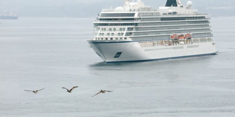 Crucero Viking Jupiter recaló en Puerto Montt