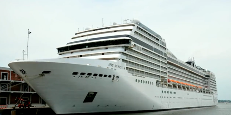 Crucero de MSC realiza penúltima escala de su itinerario en el Puerto de Montevideo