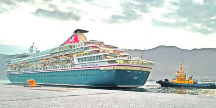 Crucero más grande de la temporada arribó a Iquique con más de 800 pasajeros
