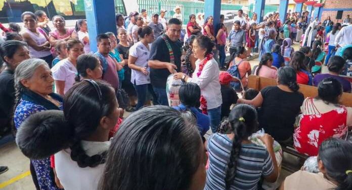 Cumple DIF Oaxaca con su compromiso: entregar apoyos en comunidades marginadas